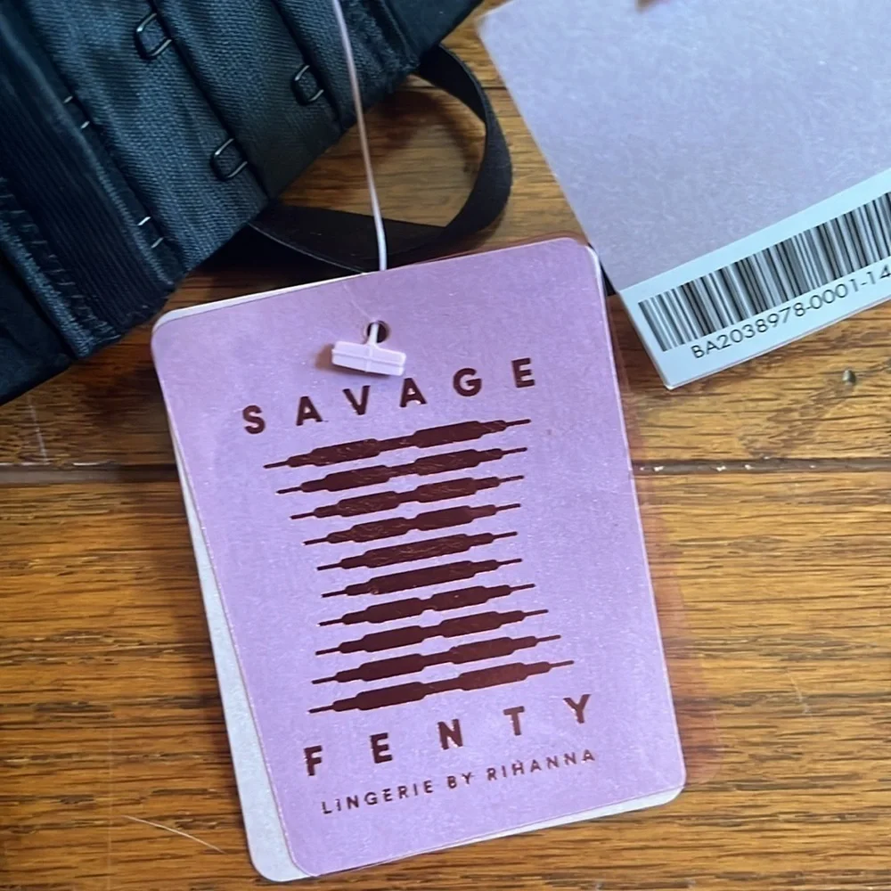 NWT Savage X Fenty by Rihanna‎ | Core Microfiber Bra Removable Straps Black 32D